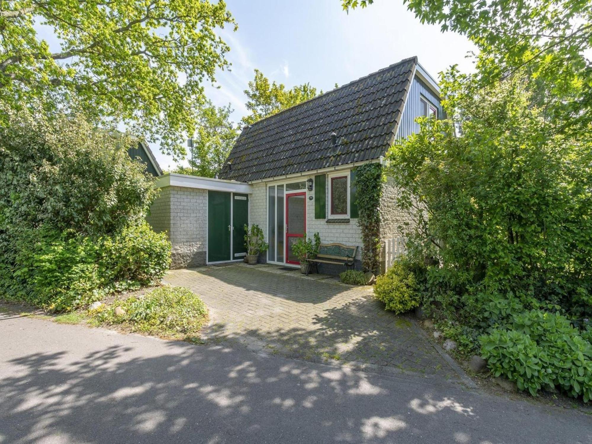 Cozy Holiday Home With Pool Sint Maartensvlotbrug エクステリア 写真